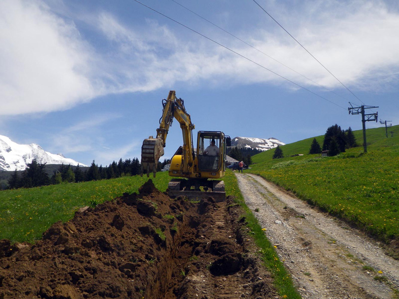 2 BTP Terrassement pose de canalisation à Cordon